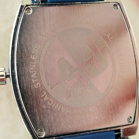 Watch - Picture 4 of 6